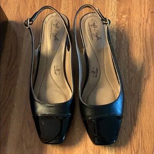 Soft style dress shoes